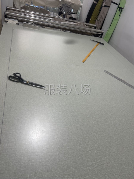 高薪聘兼职裁剪师傅 货源稳定 长期聘用-第1张图片