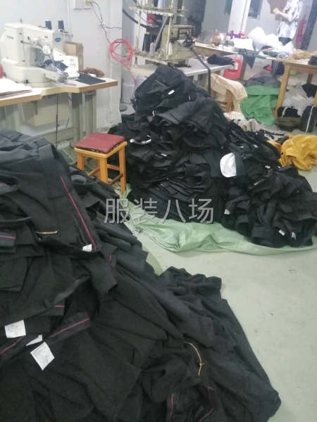 本厂生产梭织类型为主：如外套衬衫棉衣西裤质量中高，欢迎你联系-第2张图片