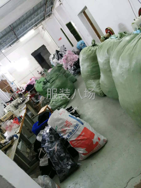 本厂生产梭织类型为主：如外套衬衫棉衣西裤质量中高，欢迎你联系-第1张图片