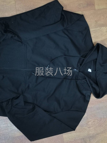 簡單款開衫拉鏈能做的來，速度要快一直在裁-第1張圖片