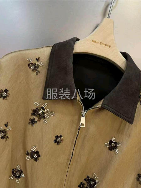 绣珠片外套-第2张图片