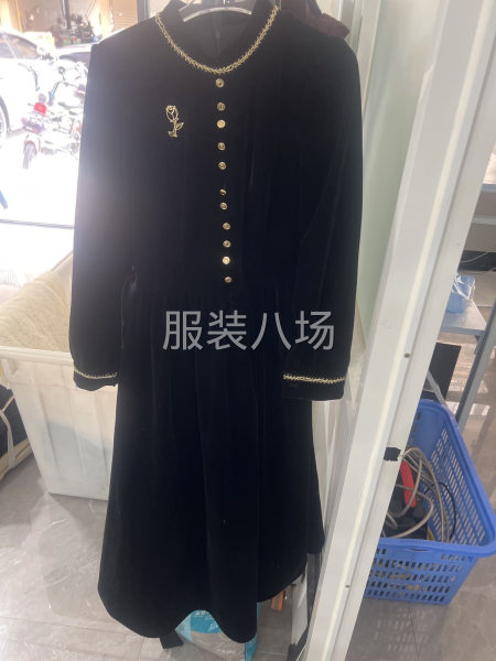 四季服装整件车位-第1张图片