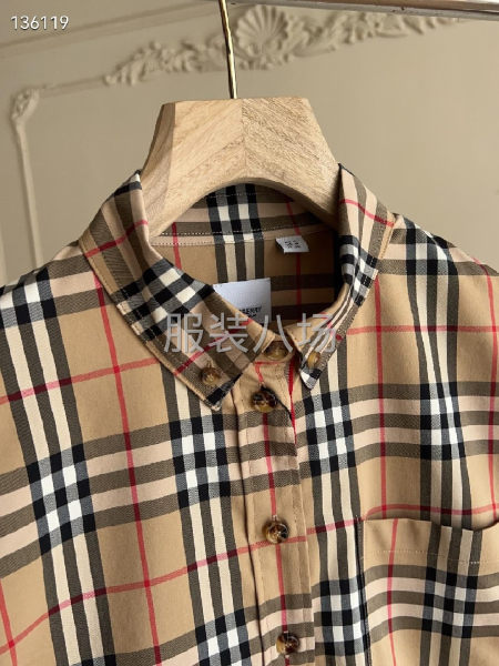 Burberry/巴宝莉 女款拼接织带衬衣领尖扣衣领  格-第3张图片