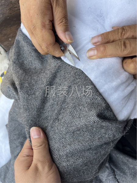 女的。拆面料 布上的線頭 簡單易做 有工具-第1張圖片