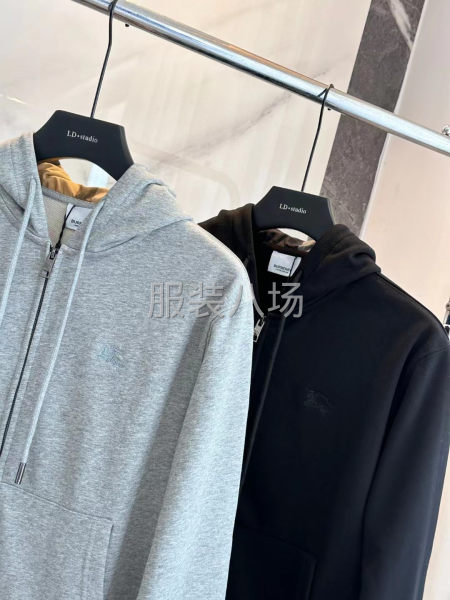 8862-BURBERRY  經(jīng)典刺繡+拼格子帽里  拉鏈連-第3張圖片