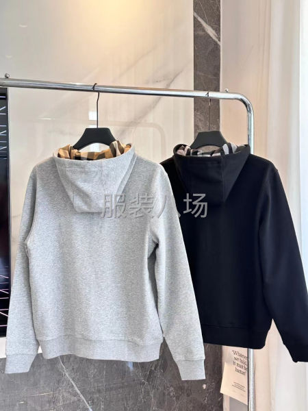 8862-BURBERRY  經(jīng)典刺繡+拼格子帽里  拉鏈連-第4張圖片