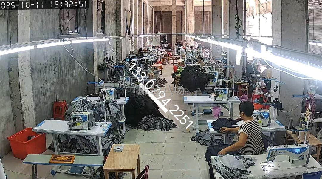 廠里做polo衫，防曬衣，文化衫，毛毛衣等鎖邊工序多的衣服-第1張圖片