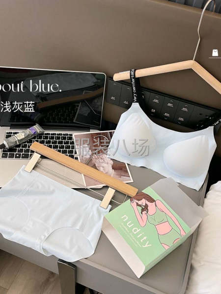 高质量果冻无痕文胸套装字母肩带无痕裸感乳胶大码无钢圈内衣女夏-第3张图片