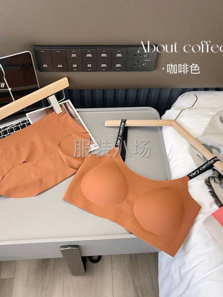高质量果冻无痕文胸套装字母肩带无痕裸感乳胶大码无钢圈内衣女夏-第8张图片