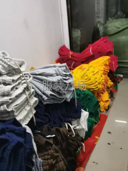 源頭工廠店伍福服裝城，歡迎上門看貨，有需要的聯系-第3張圖片