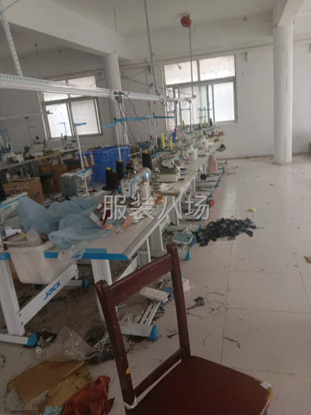 服装厂整厂转让：平车杰克A5E14台，锁边机杰克C4自动断线-第2张图片