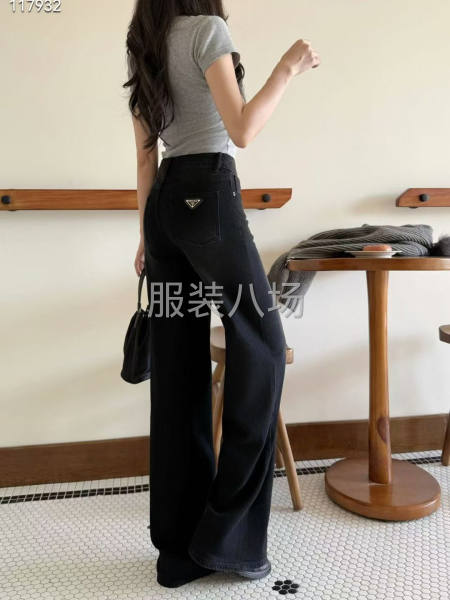 女款普拉達直筒牛仔褲-第5張圖片