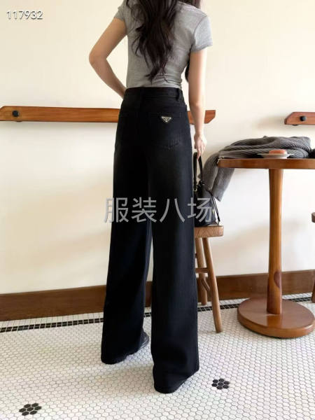 女款普拉達直筒牛仔褲-第7張圖片