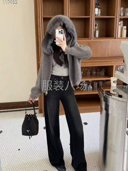 女款普拉達直筒牛仔褲-第8張圖片