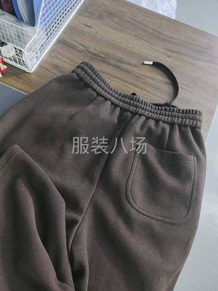 1800件裤子-第1张图片