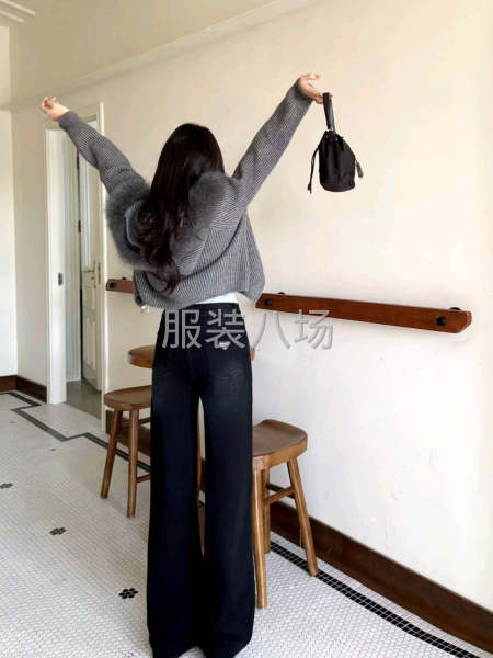 厂家供应链大牌女款直筒牛仔裤-第5张图片