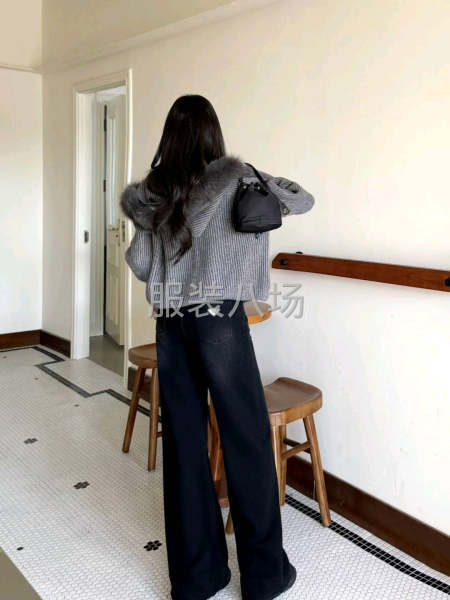 厂家供应链大牌女款直筒牛仔裤-第4张图片