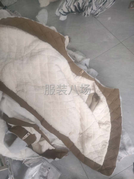 招聘服装做里布一名，工资计件，注意自己要要有住的地方，前期三-第1张图片