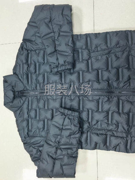 大量羽绒服外发加工，外发不发，能马上上线的联系-第1张图片