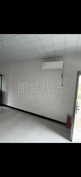 有两间住房出租，适合夫妻做服装一间干活一间自住，卫生间、厨房-第1张图片