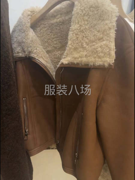 大量市场货羽绒服，皮毛一体外发-第1张图片