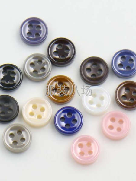 四眼陶瓷紐扣現(xiàn)貨，沒起訂量-第1張圖片