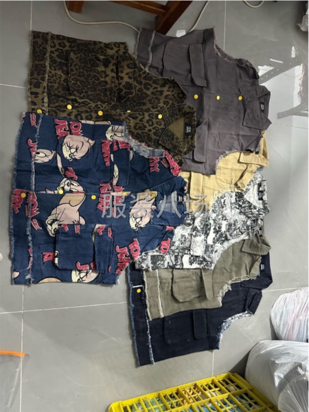 牛仔馬甲 各種花色 400件左右-第1張圖片