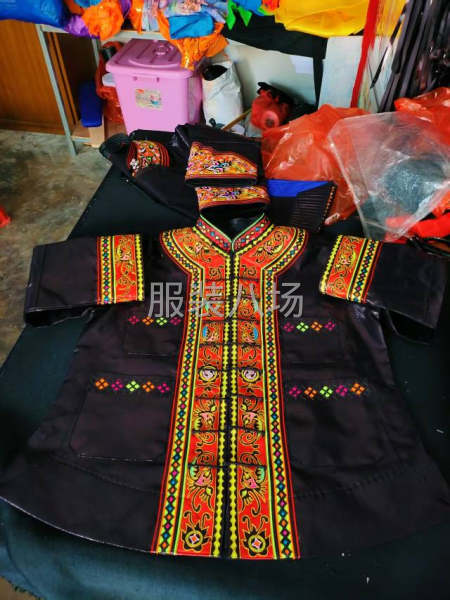 現(xiàn)在做的民族服裝如果有需要做成件的就找我就說在八場看到-第3張圖片