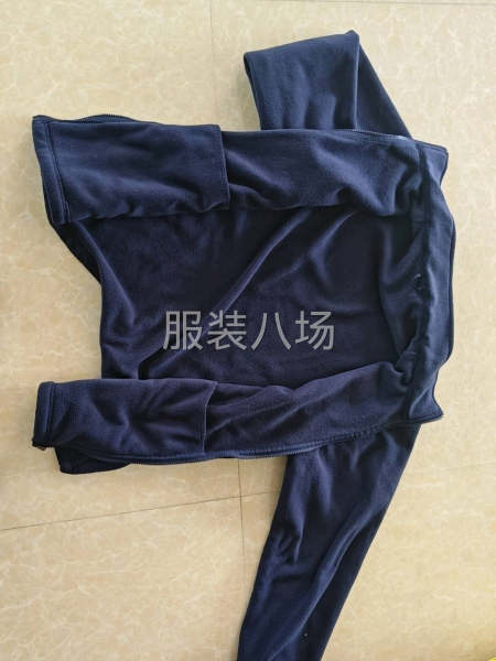 是款校服冲锋衣内胆摇粒绒，锁边下摆冚车-第2张图片