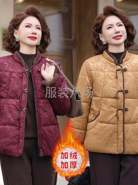 八达市场妈妈着棉衣-第2张图片