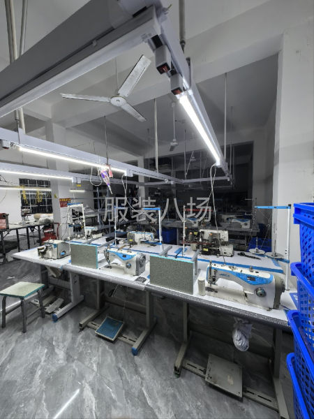 全部低价转让，海宁红色村小服装厂转让-第1张图片