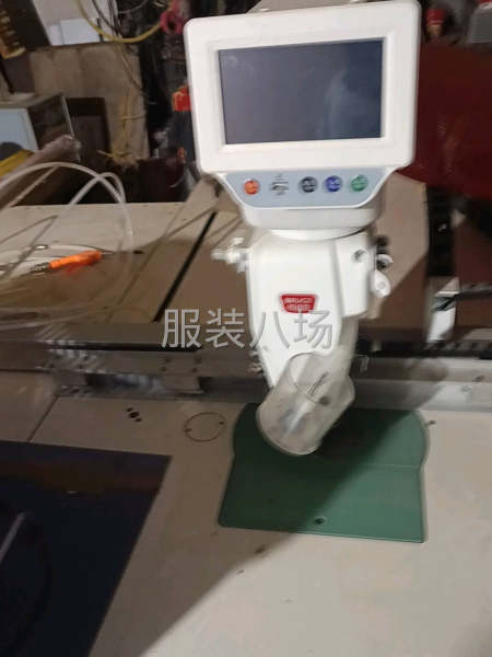 一臺布魯斯防斷線模板機90×130的，十臺電腦平車，兩臺釘扣-第1張圖片