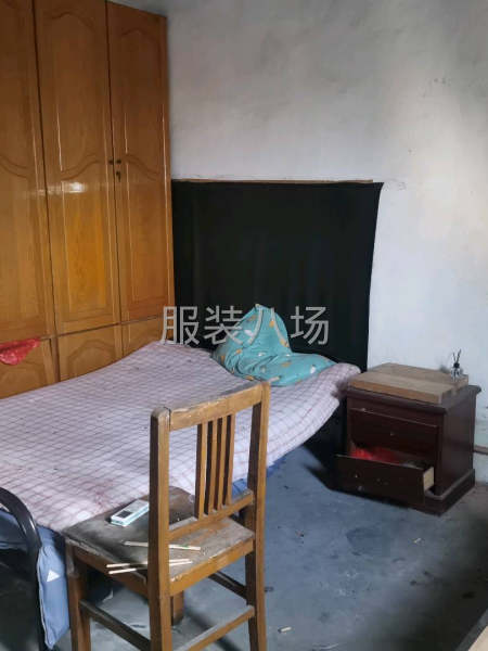 出租兩間平房，獨(dú)院，有空調(diào)，熱水器-第1張圖片