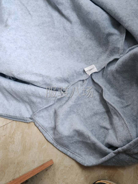 外套外发长年有货-第2张图片