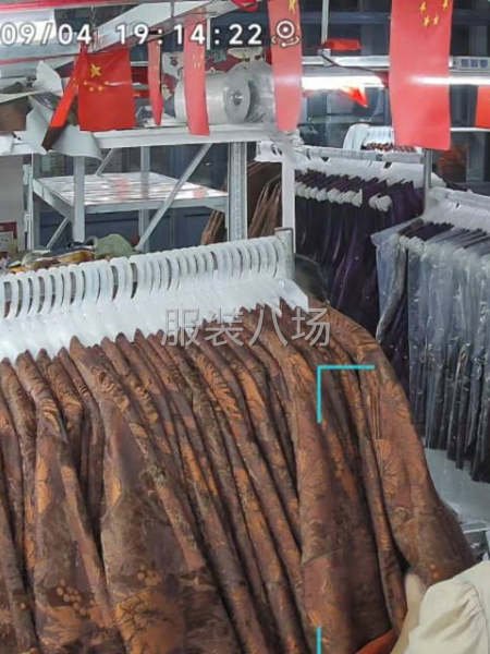 快反工厂，配合度高主要生产国风，羽绒服。外套和皮毛一体-第1张图片