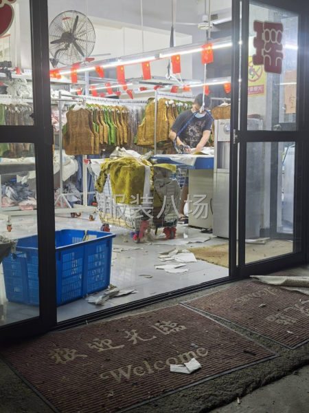 快反工厂，配合度高主要生产国风，羽绒服。外套和皮毛一体-第2张图片