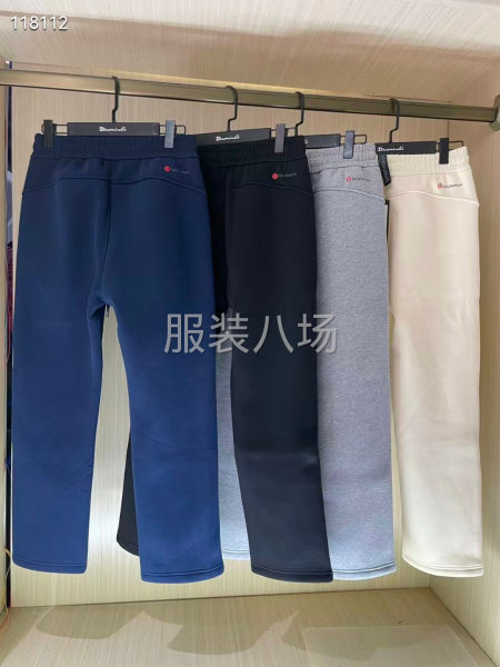 露露 復(fù)合搖粒絨600克 平腳直筒褲-第2張圖片