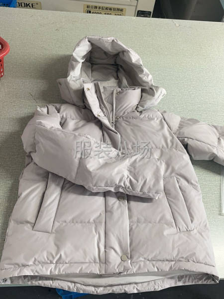 羽絨服堆起做，市場貨，量大好掙錢-第2張圖片