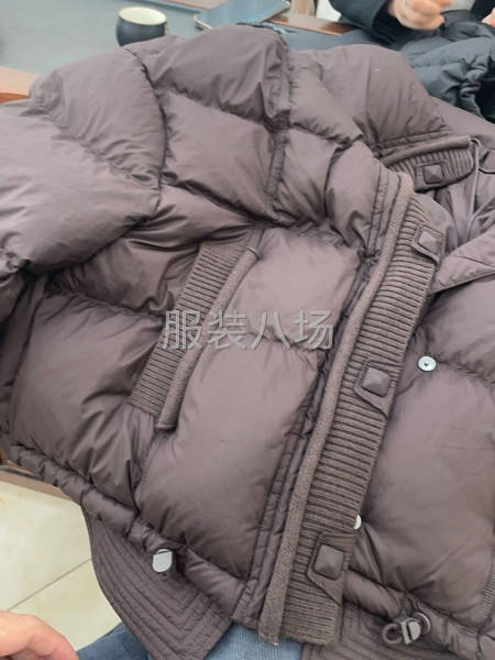 羽絨服堆起做，市場貨，量大好掙錢-第1張圖片