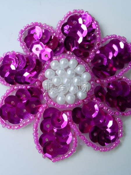 服裝，箱包，圍巾，鞋材等裁片定位繡花-第1張圖片