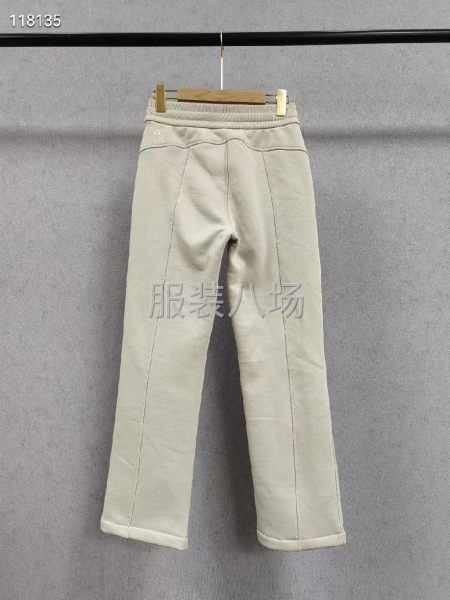 露露女士加绒直筒长裤 380克卫衣拉-第2张图片
