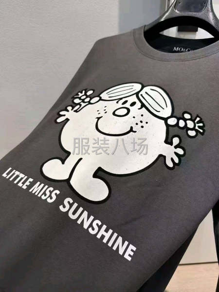 MOCO打底長袖衛衣清倉處理-第4張圖片