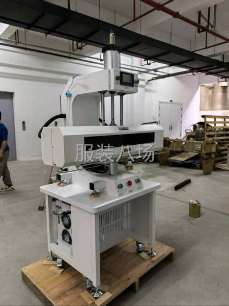 無(wú)縫熱壓，沖鋒衣-第1張圖片