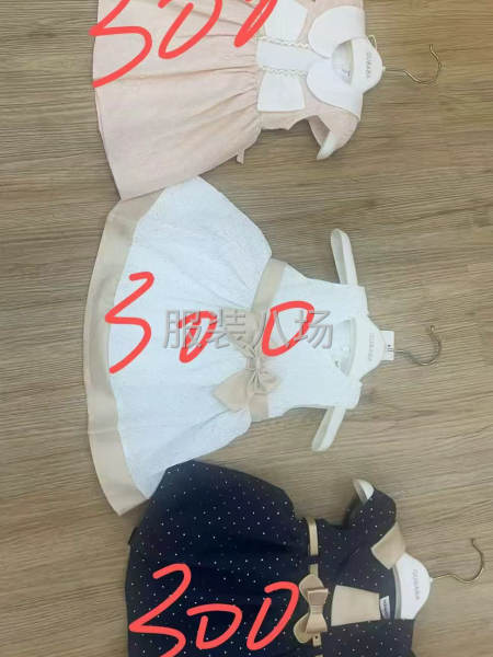 有隱形拉鏈有里布的嬰童連衣裙（尺寸6個月到一歲）-第1張圖片