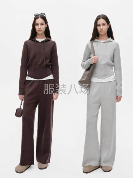 做春秋季女運動套裝，針織面料含羊毛或桑蠶絲-第1張圖片