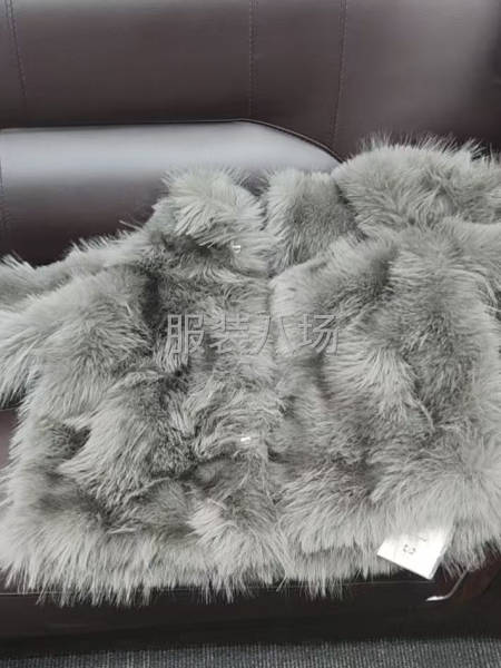 寻找专业的皮草生产厂家，有裘皮机，做工细腻的！-第1张图片