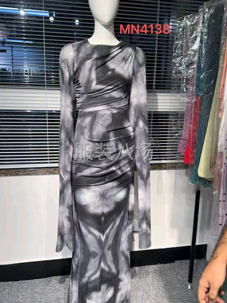 找專(zhuān)業(yè)做長(zhǎng)連衣裙工廠-第3張圖片