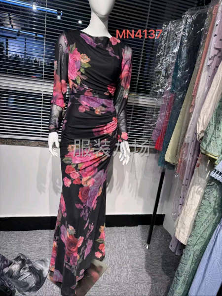 找專(zhuān)業(yè)做長(zhǎng)連衣裙工廠-第1張圖片