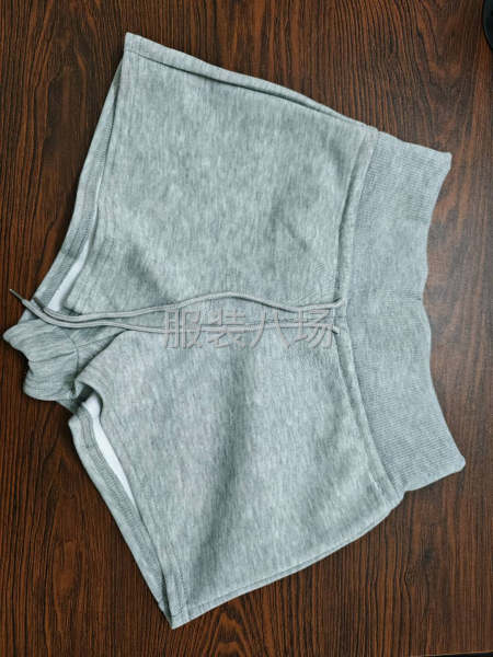 主做时尚女装，针织梭织都有，稳定有货，可以配合的来-第1张图片