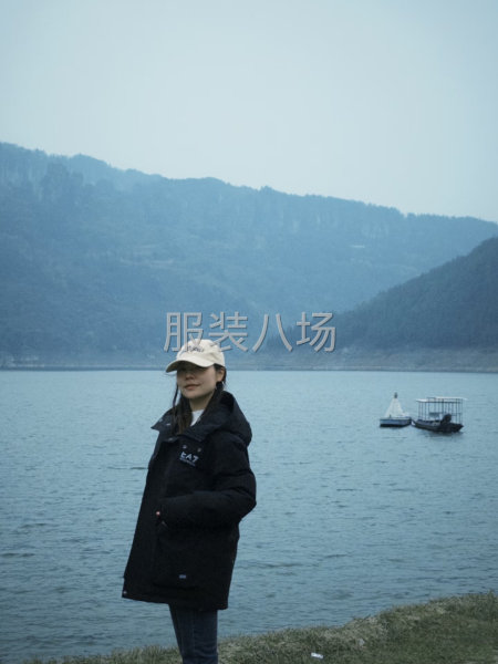 現(xiàn)貨批發(fā)阿瑪尼男女同款羽絨服外套-第1張圖片